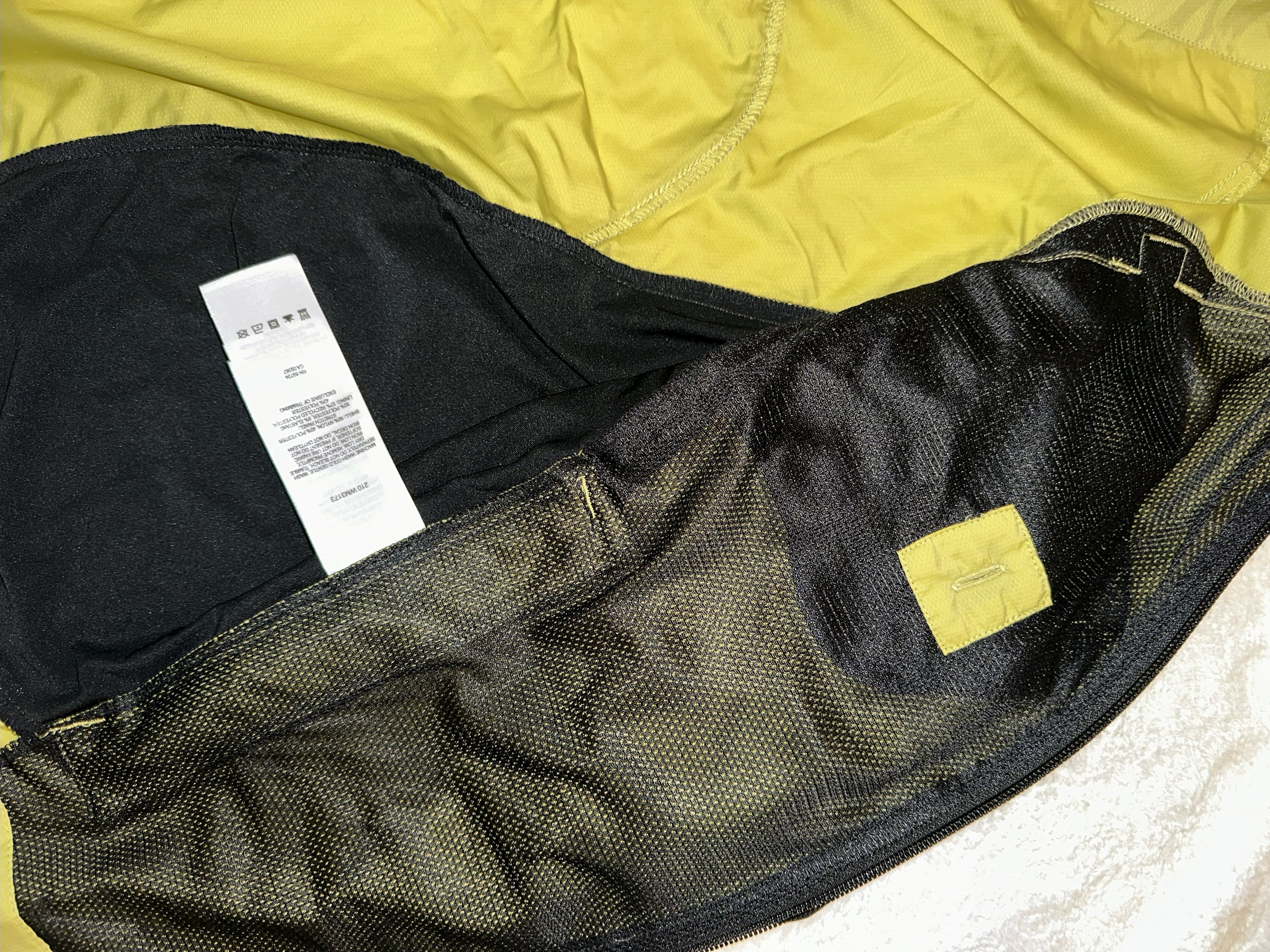 Columbia Titanium series Lightweight Windbreaker - Men's Small